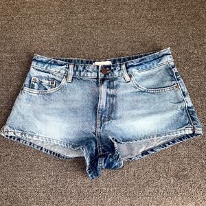 BDG Denim Shorts Women’s 27 Blue Pockets Light Wash Mid Rise Summer 2" Inseam